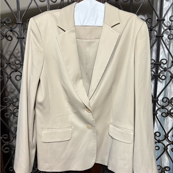 Anne Klein Jackets & Blazers - Elegant Cream Women's Blazer